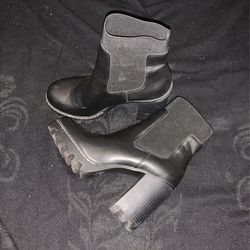 Black chunky heel boots 