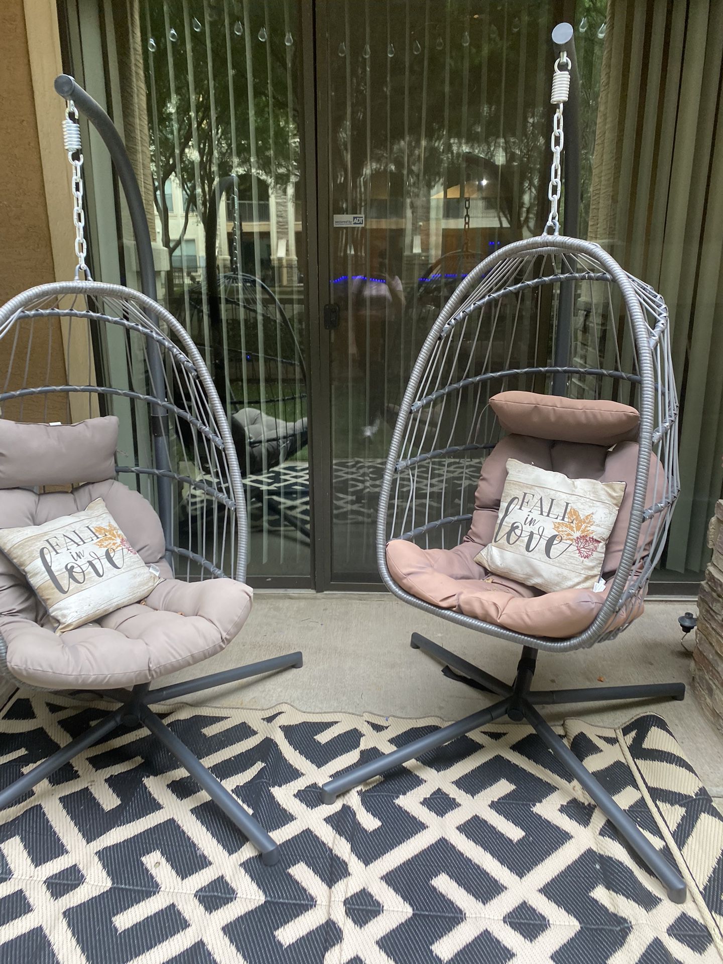 Hanging Egg Chairs With Stands 