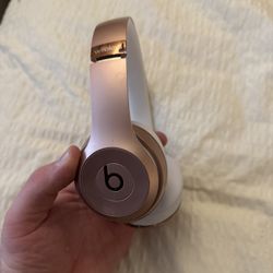  Beats Solo 3 Bluetooth Headphones  