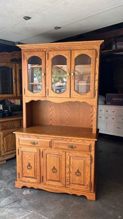 VINTAGE HUTCH CABINET ⚠️⚠️⚠️