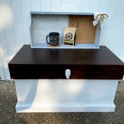 Beautiful Farmhouse Storage Chest/Coffee Table
