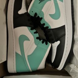 jordan 1’s size 9.5 BRAND NEW 