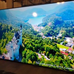85" hisiense Google Android smart tv 4k basically new less than 7 months old.  Exellent quality pic no scratch.  Come with swivel mount set 