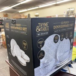 Blue Dot 12 Piece Dinnerware Set, New in Box