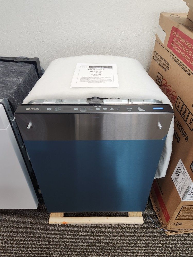 Profile 24 in Smart Built-In Top Control
Fingerprint Resistant Stainless Dishwasher wl
Microban Technology 44 dBA