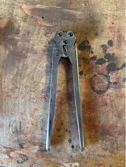 Strapping clamp