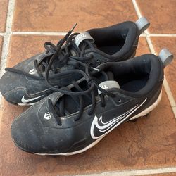 Boys baseball cleats 4.5y