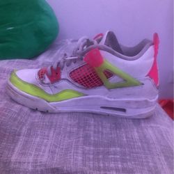 Jordan Four Retros White Venom Pinks Size 5y