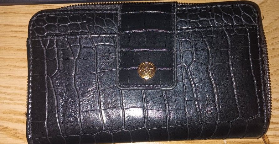 ADRIENNE VITTADINI ZIP AROUND WALLET BLACK ALLIGATOR TEXTURE LEATHER