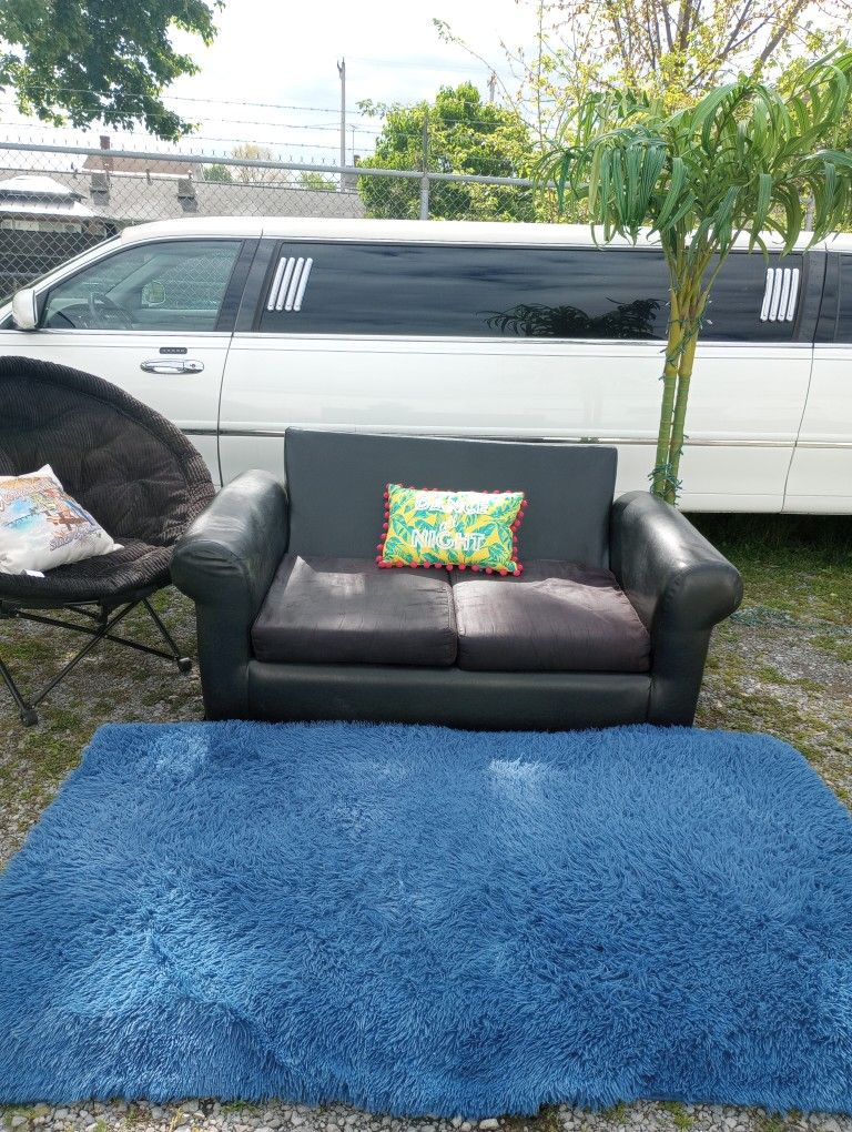 Limo co Office Couch/Loveseat PICK UP @Limo Garage 940 1st Ave Coroapolis 15108