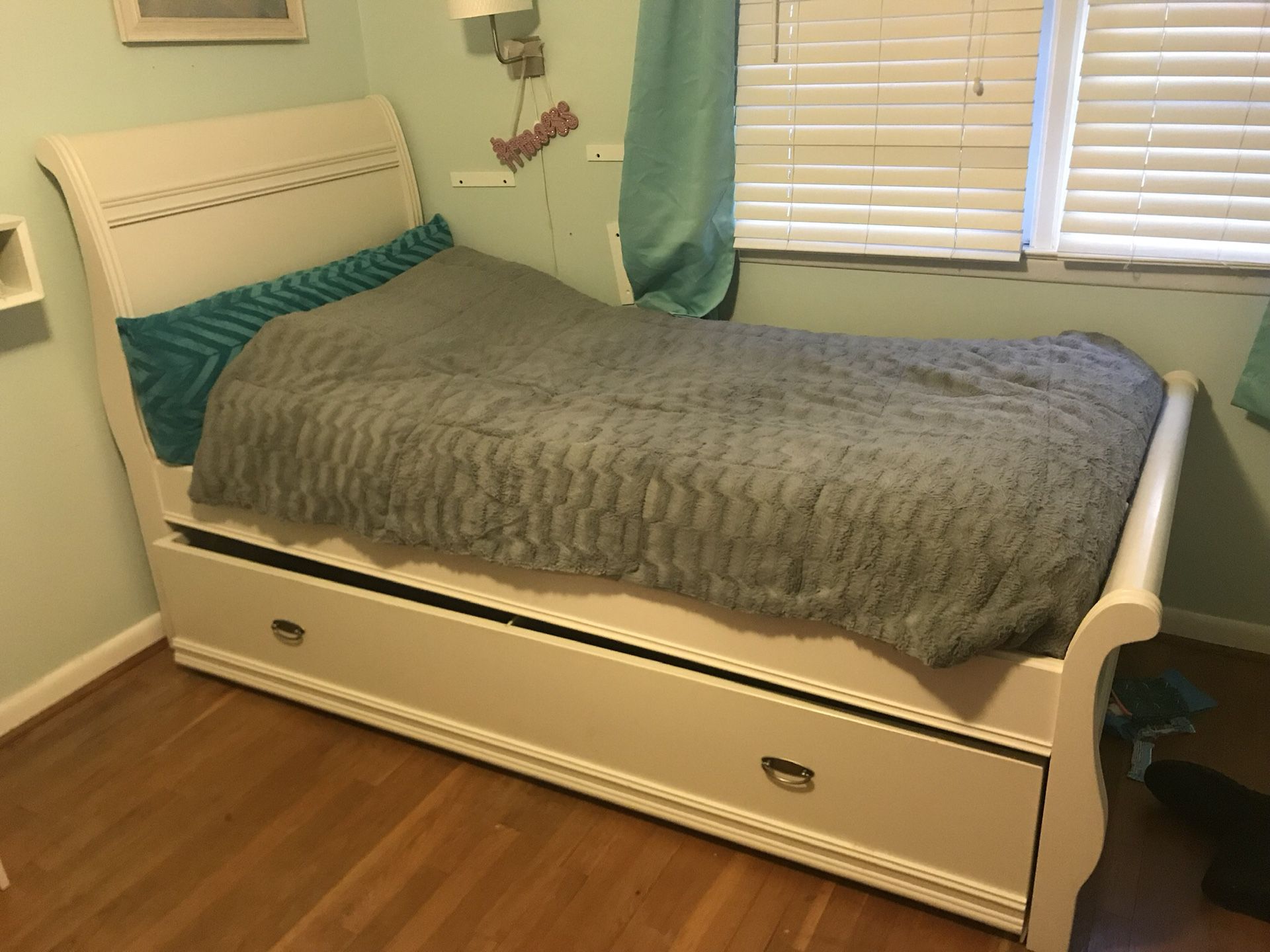 Girls Cafe Kid Trundle Sleigh bed