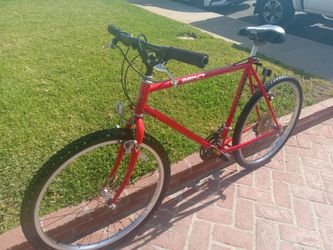 Schwinn bicycle sz 26 tires runs good