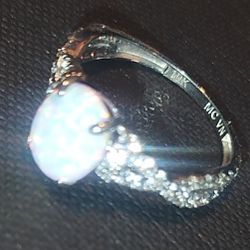 10k White Gold And Opal Ring