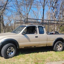 Tacoma 4celindros Trasmisión Manual 4x4 De Candados Y Funciona Todo Bien Solo Para Gente Seria Interesada 