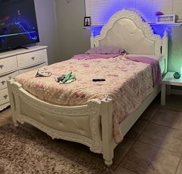 Full size beds. No mattress or box springs.