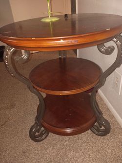 End table & miscellaneous items..