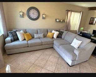 Comfortable sectional couch from Jerome’s in perfect condition