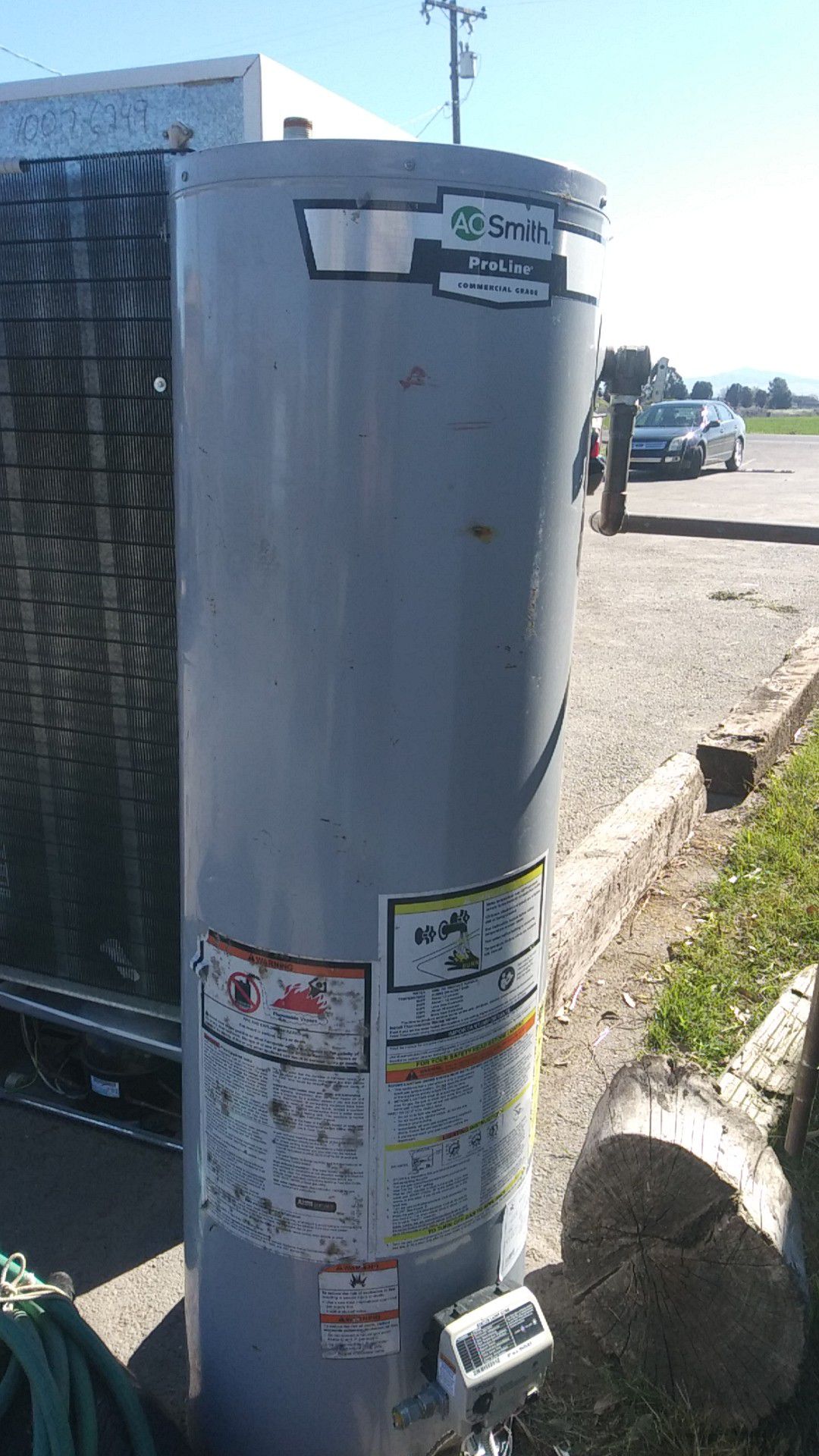 Natural gas water heater
