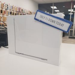 Apple MacBook Air M2 13 Inch  - Pay $1 DOWN AVAILABLE - NO CREDIT NEEDED