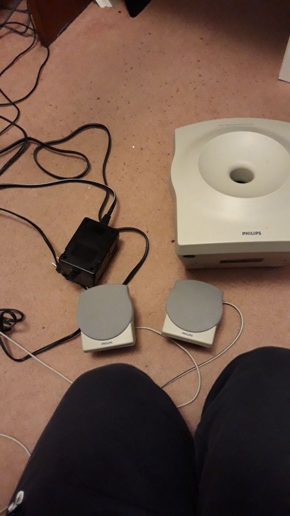 FREE broken Philips Computer speakers