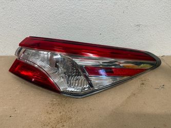 2018-2022 TOYOTA CAMRY TAIL LIGHT RIGHT SIDE OEM