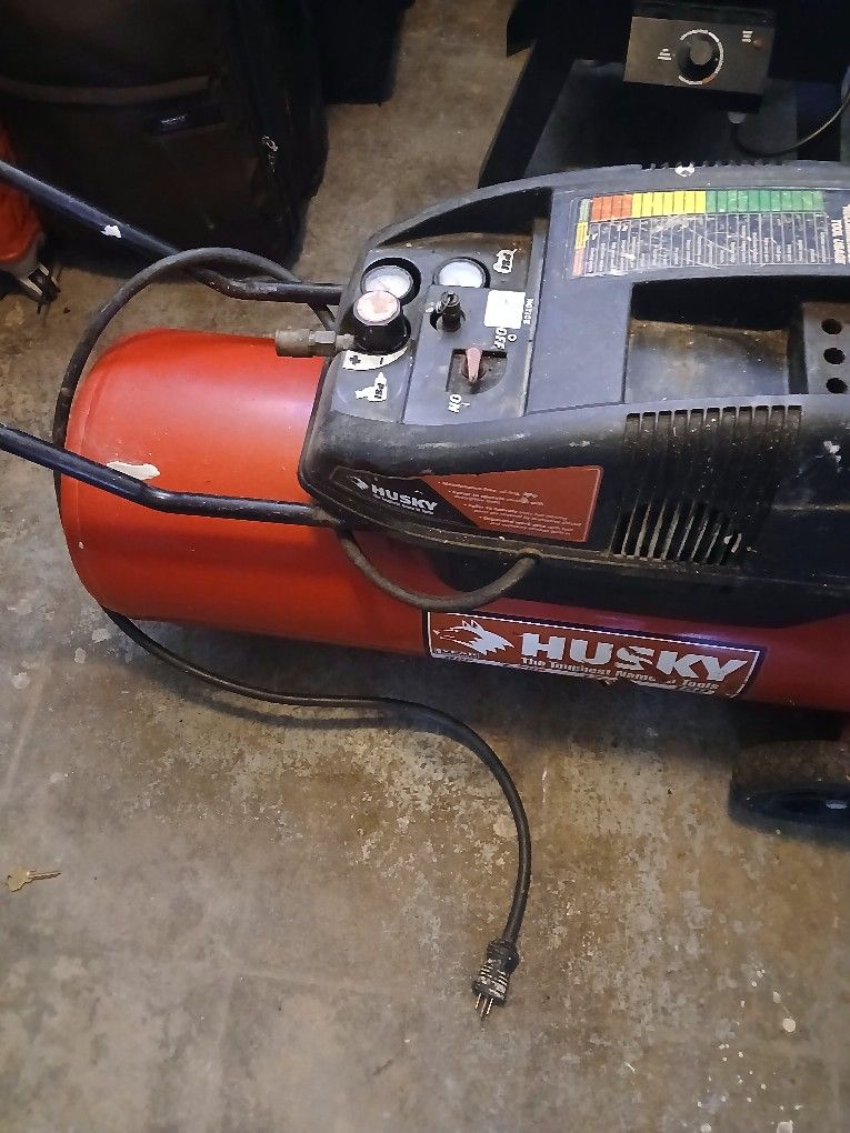 Husky 17 Gallon Aur Compressor