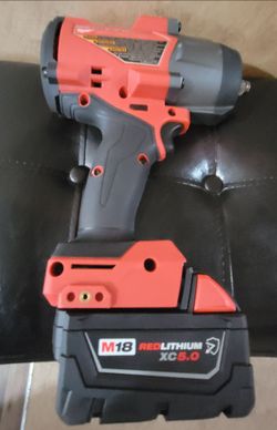 MILWAUKEE FUEL 18V Lithium-Ion Brushless Cordless 1/2 in. Impact Wrench with  battery