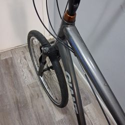 Sedona Giant Mountain Bike Size 6/1 