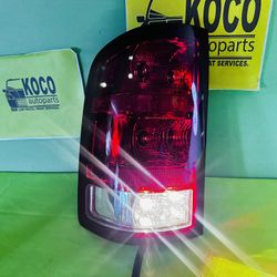 2007 - 2013 GMC Sierra 1(contact info removed) 3500 HD HALOGEN TAIL LIGHT LEFT DRIVER SIDE TYC