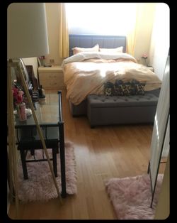 Puffy mattress bed frame four pillow remote