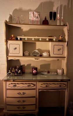 Vintage french provincial dresser