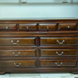 Dresser With Mirror 