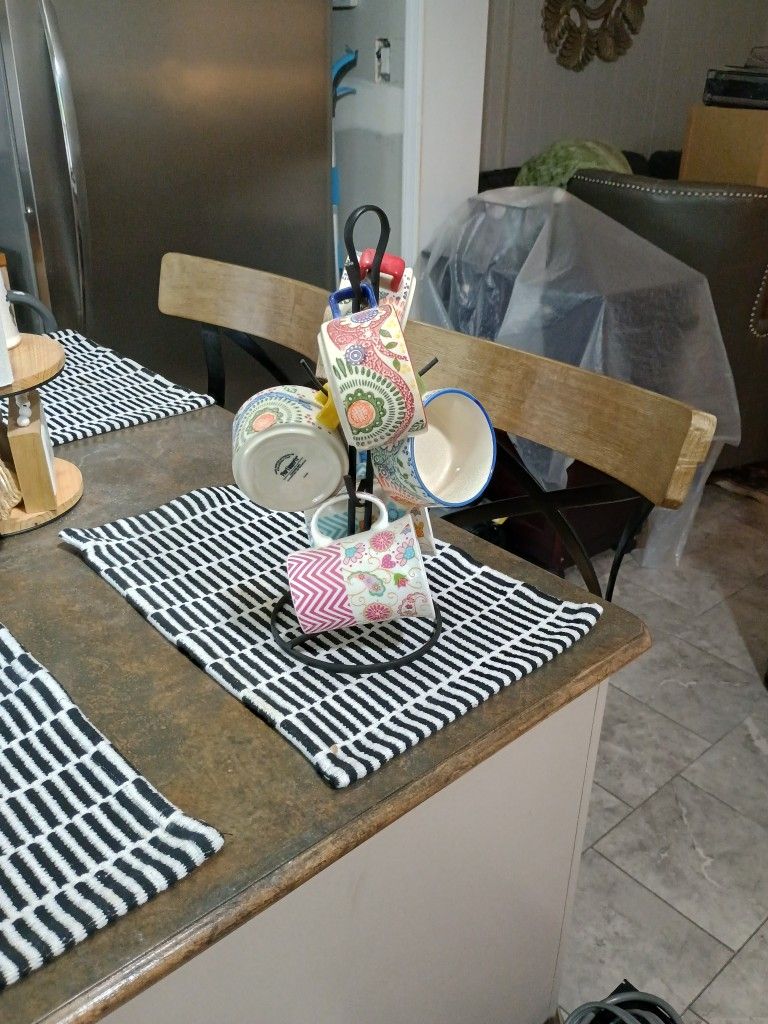 6 Coffee Mugs With Stand