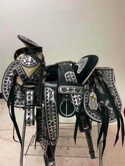Nueva montura charra súper bordada