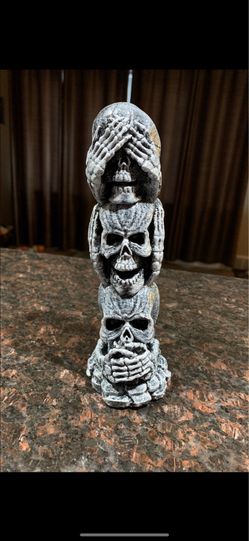 See no evil skull statue