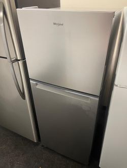 Whirlpool Top Freezer Fridge – Stainless, Clean, Ready to Go
