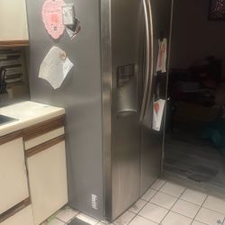 FREE REFRIGERATOR NON WORKING 