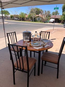 4 chairs Table set !!!   85 Dlls