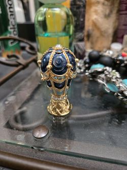 Vintage ESTEE Lauder Solid Perfume