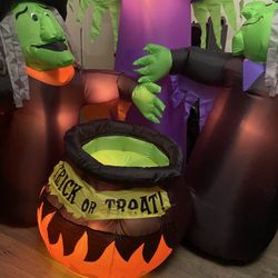 Halloween Inflatable  Witches 