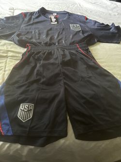 Camisas Y Short El Set Buena Tela De Usa 2 Colores Diferente Size $25 El Set 