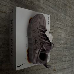 Nike Mind Woman Size 6.5 