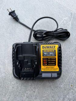 Dewalt 20v battery charger DCB1104 (NEW)