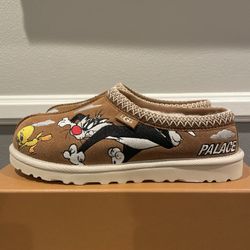 UGG Tasman Slipper Palace Looney Tunes Chestnut 