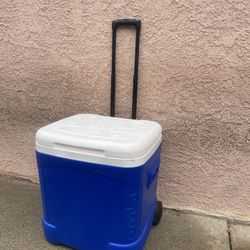 Igloo Rolling Cooler 