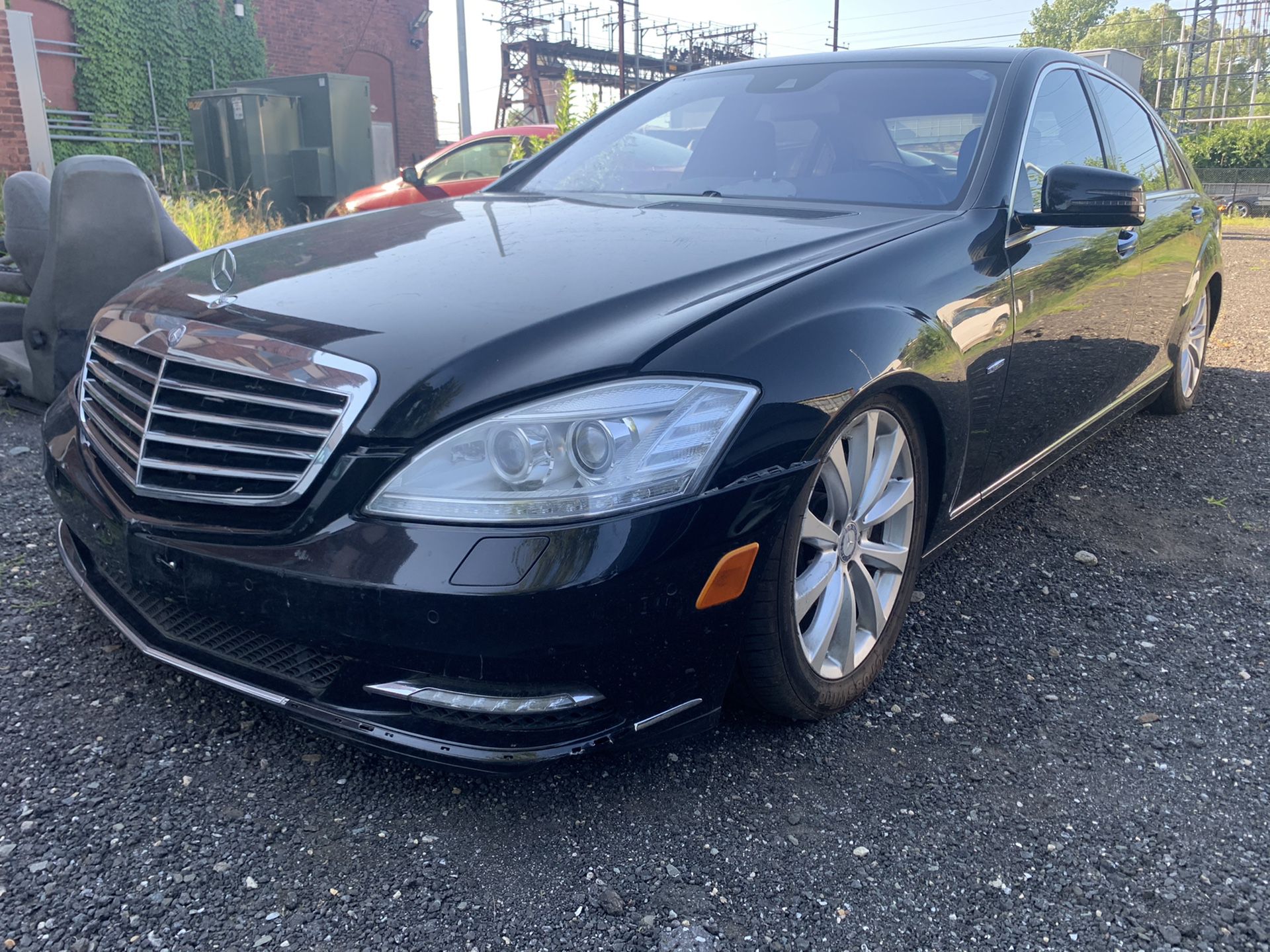 Parting out 2011 Mercedes s400 just parts