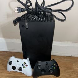 Xbox Series X Plus 3 Controllers 2 Black 1 White Plus The Xbox Cords !!
