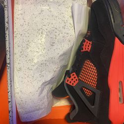 Air Jordan 4 Thunders