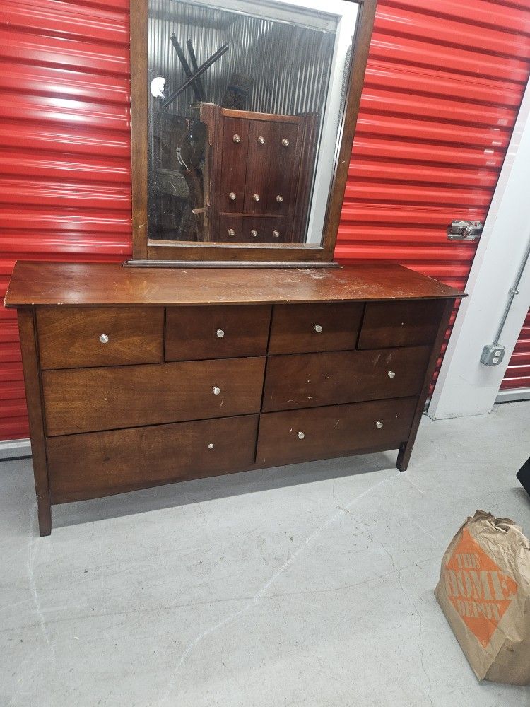 Dresser