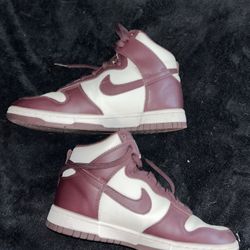 Nike Dunk High Women's Size 9 burgundy crush Shoes used no box